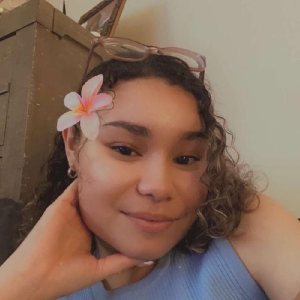 Meet your Posher, Cassandra